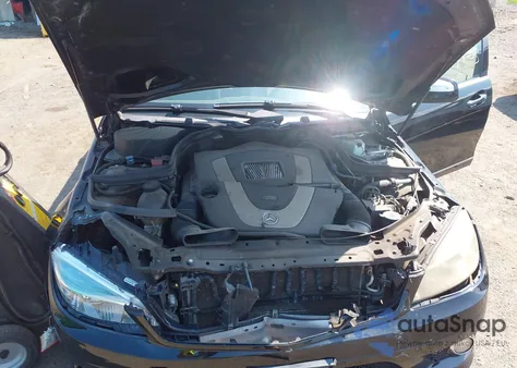 2009 Mercedes-Benz C 300 z USA, uszkodzony, nr VIN WDDGF81XX9R064181